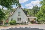 Vielseitiges Zweifamilienhaus mit Ausblick und Garten - Mehrfamilienhaus, Wohnhaus Weilrod | Angebot:21142457